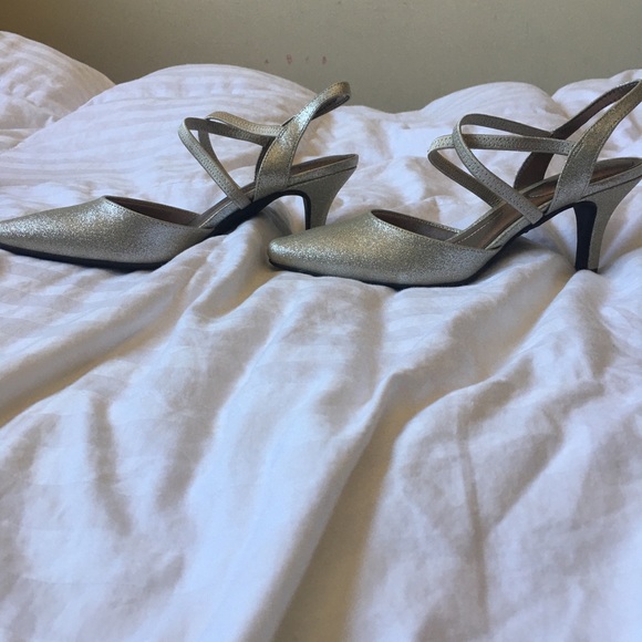 Really cute silver heels - Picture 3 of 8